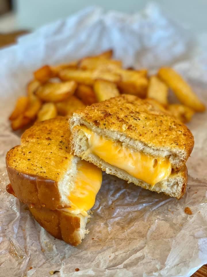 You are currently viewing Melted Perfection Grilled Cheese: All you Need to Know